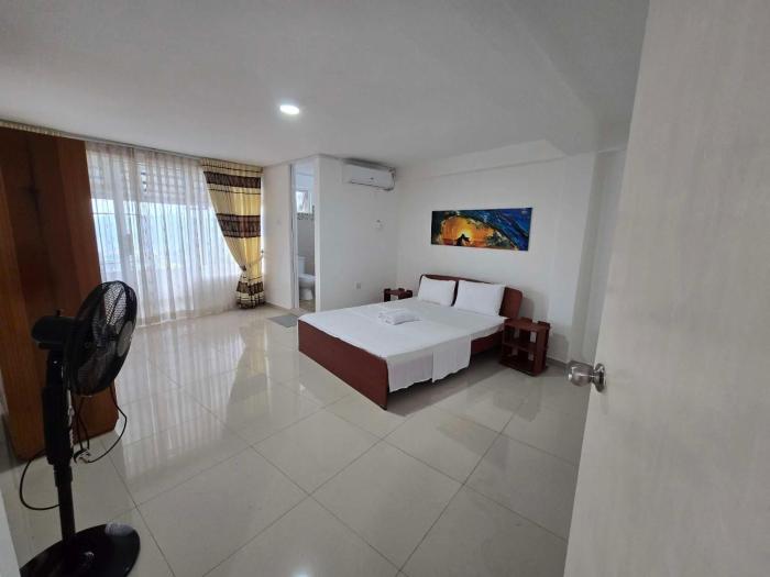 Kandy Panoramic MPM Deluxe balcony suit-Aircon-4B3