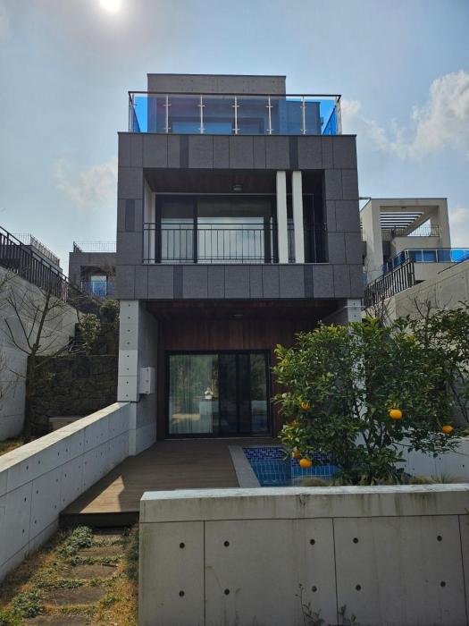 Angel with Honeybee Kids