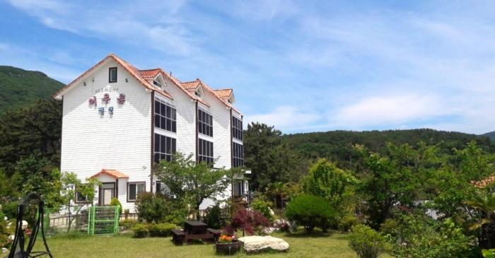 Geojedo Harmony Spa & Pet Pension