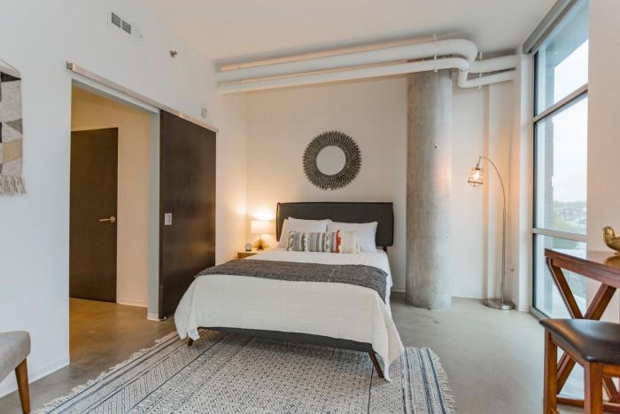 5M412- Sophisticated 1BR Condo