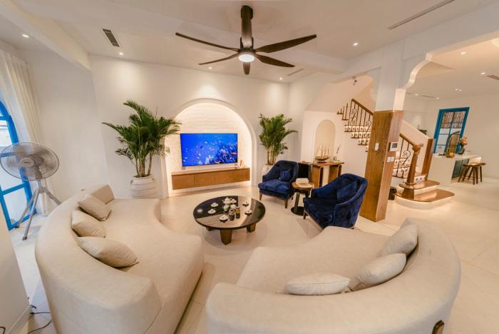 La Perla Seaside Retreat 6BR