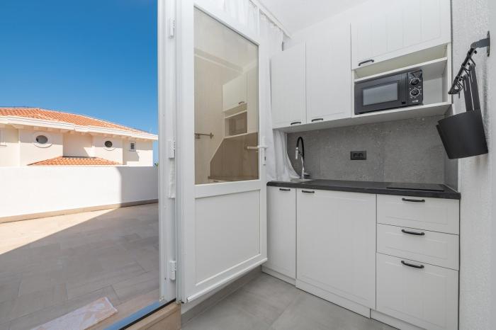 Apartment 3 Vera i Ćiro Novak, sea view and free parking