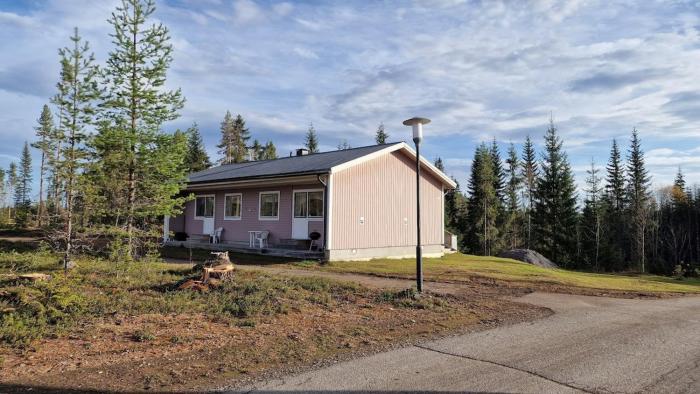 Stuga Björn - Quiet cabin at lake Edesjön
