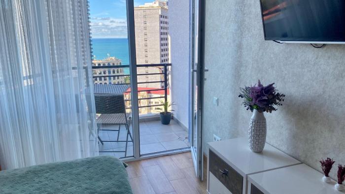 Pirosmani 18D, 18 floor