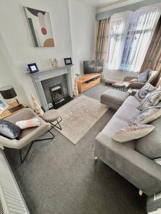 Entire holiday home in Blackpool with free parking and a private patio garden