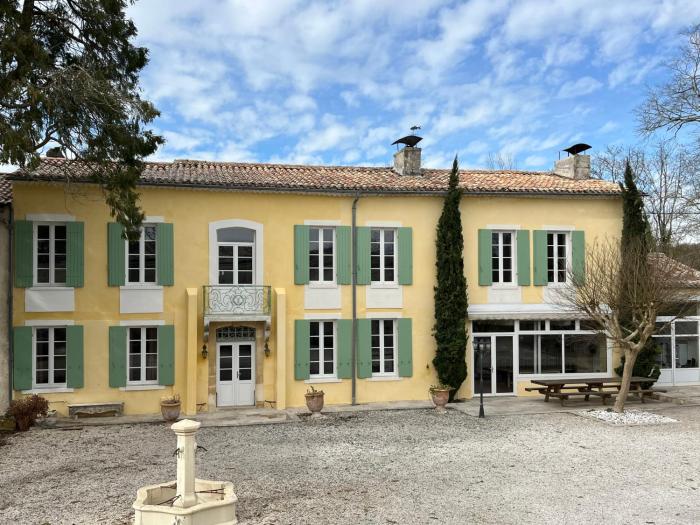 Grande maison en bord de rivière