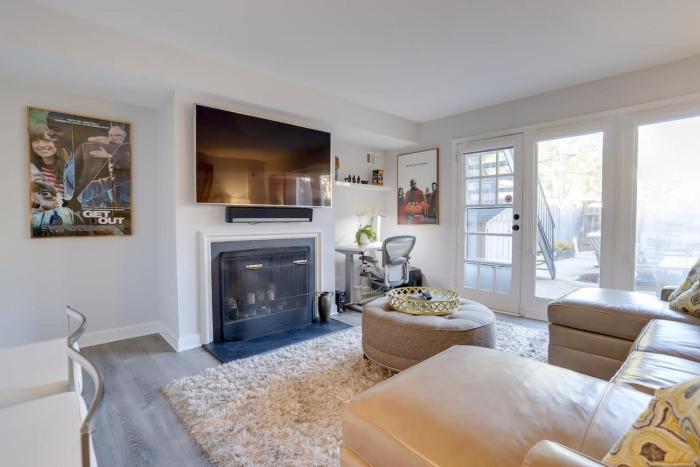 Sojourn Free Parking Capitol Hill