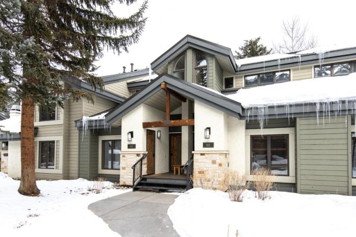 Cozy Townhouse in Avon