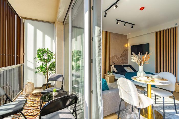 Sunny Designer Studio close to New York Cafe