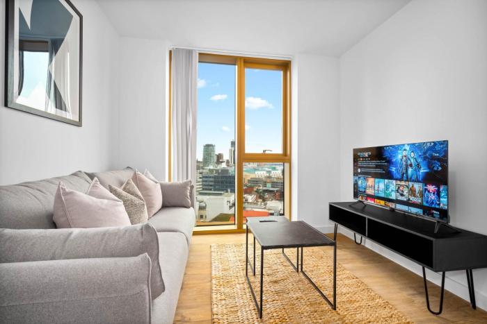 NEW BUILD - 1 Bed Apt Birmingham City Centre - Free Onsite Gym & Coffee Machine - Chinatown Area, located next to O2 Academy, Bullring & New Street Station - With Smart TV, FREE NETFLIX & WIFI