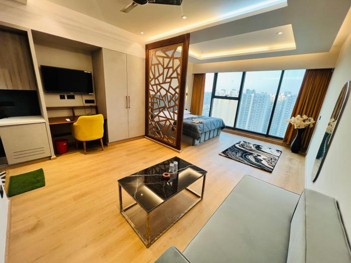 Luxurious Suite with Panoramic glass wall