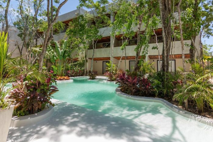 Jungle Gem with Swim-Up Pool & Easy Paved Access