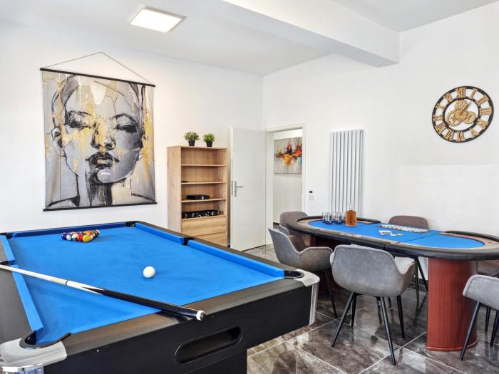 Designer Loft für bis zu 15, Whirlpool, Infrarotsauna, Billard, Pokertisch, 2 Bäder