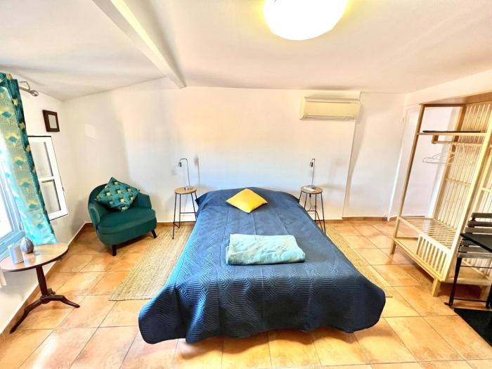 Studio Meublé-Vue Mer-Vieux Hyères- Centre Médiéval Coeur de Ville