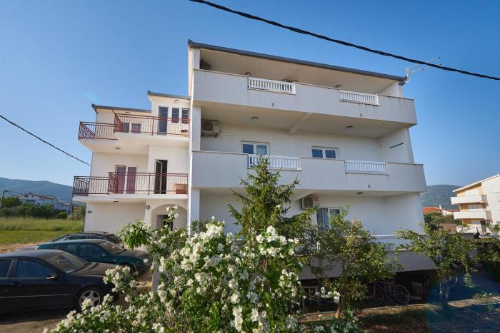Apartments with parking space Kastel Stafilic, Kastela - 23905