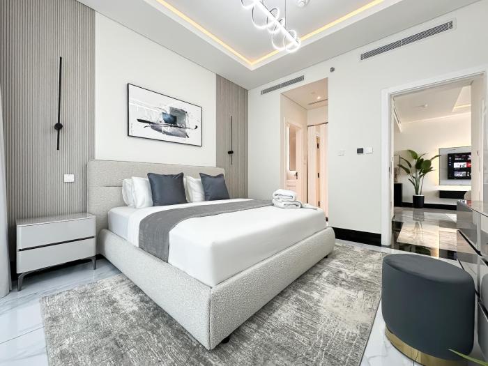 Trophy-Lux 1BR Jacuzzi Suite Busbay W Big Balcony