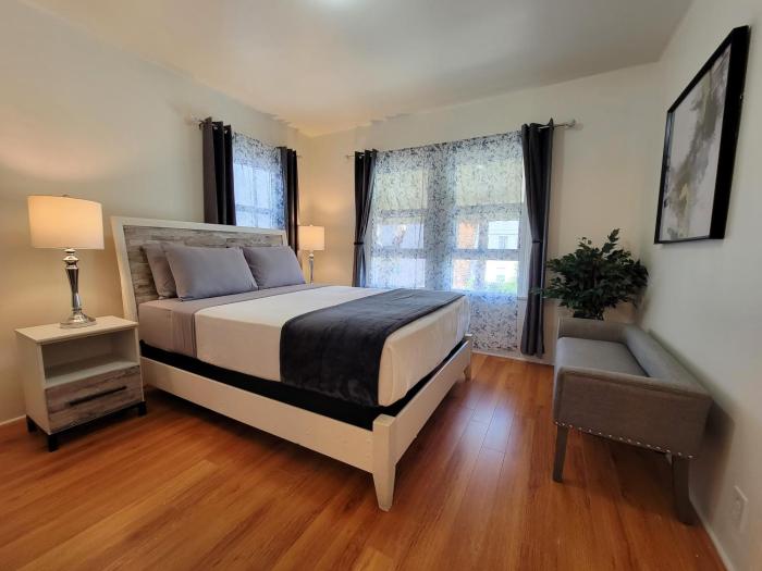 Perfectly located Pico Robertson 3 bedroom apartment Walk to restaurants WIFI TV Game Console Parking 5 minutes to Rodeo Drive