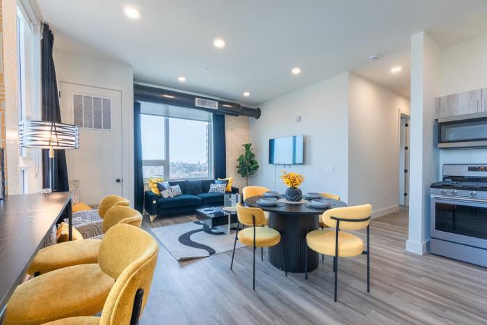 Bright and Bold Escape with NYC Views and Free Parking, Sleeps 9 and 2 Baths
