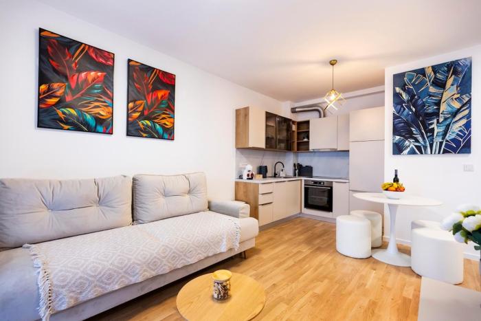 Arena Luxe Retreat, FREE Parking