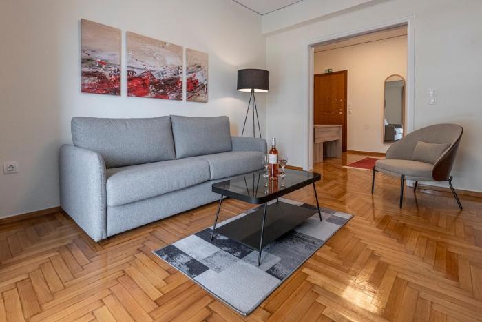 Cozy Apartment with Office - 19min to Athens Center