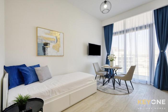 Elegant Living at Azizi Riviera Studio