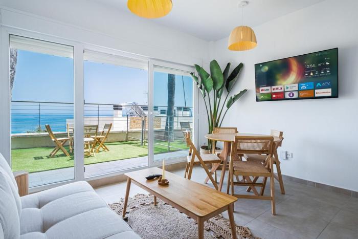 Amatista Oceanfront Stay Terrace & Sea Views