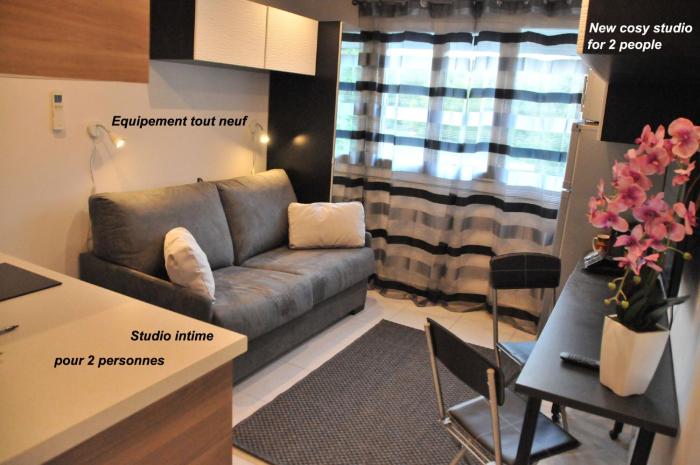 Studette Cannes Croisette Martinez Area