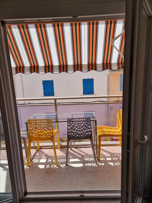 BANDOL T2 HYPER CENTRE rue calme