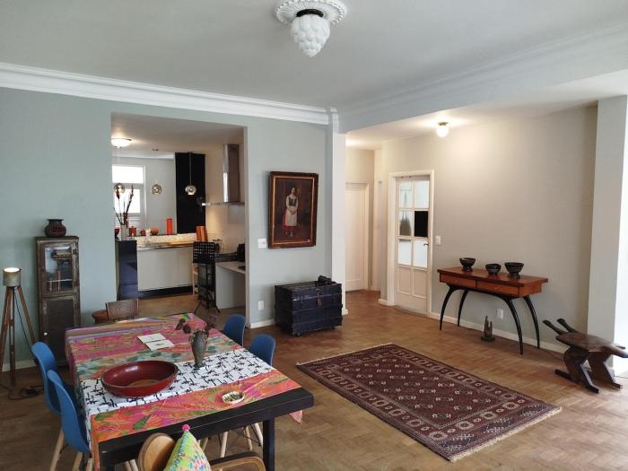 2 bedrooms, 1 block from Ipanema beach, station 9