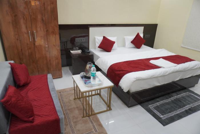 Hotel Hanumat Palace-300 meter Jaipur junction & 1km Sindhi camp bus stand