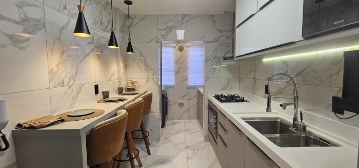 Apto dos famosos na Meia Praia Itapema a 70 metros do mar