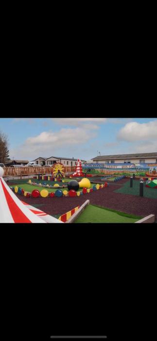 ellies caravan hire 8 berth