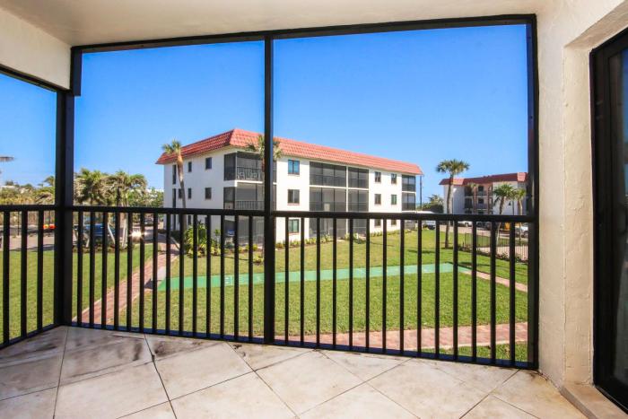 Stunning 2nd Story Beachfront Condo On Sanibel Island - Sandalfoot 2D2