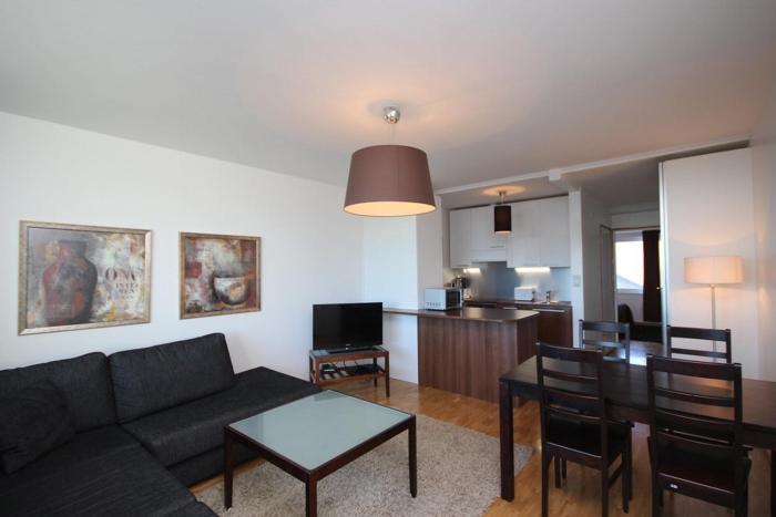 45m2 Sepänkatu 11, kaksio avaralla näköalalla merelle asti, parveke