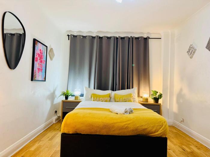 Comfortable Flat Sleeps 6 - Lift Access- Steps from Hyde Park & Marble Arch Station