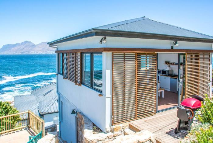 Modern Beach Apartment