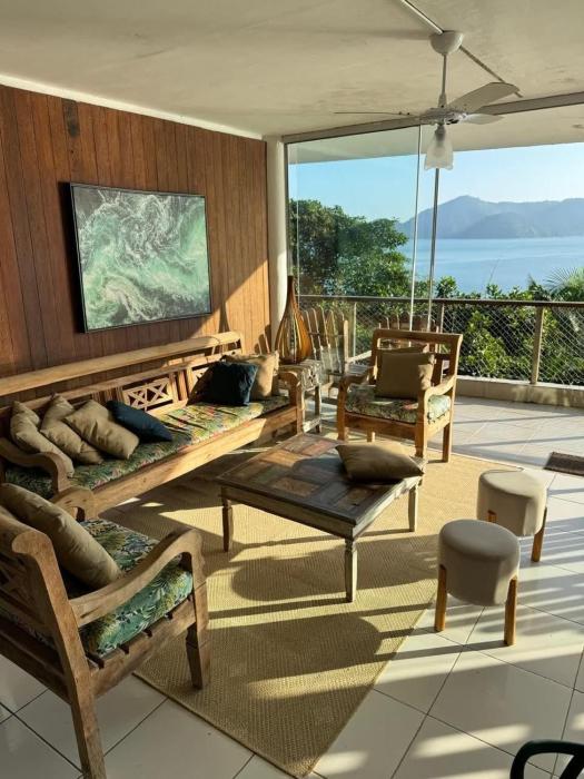 Casa em Ubatuba Vista Incrível Beira-Mar