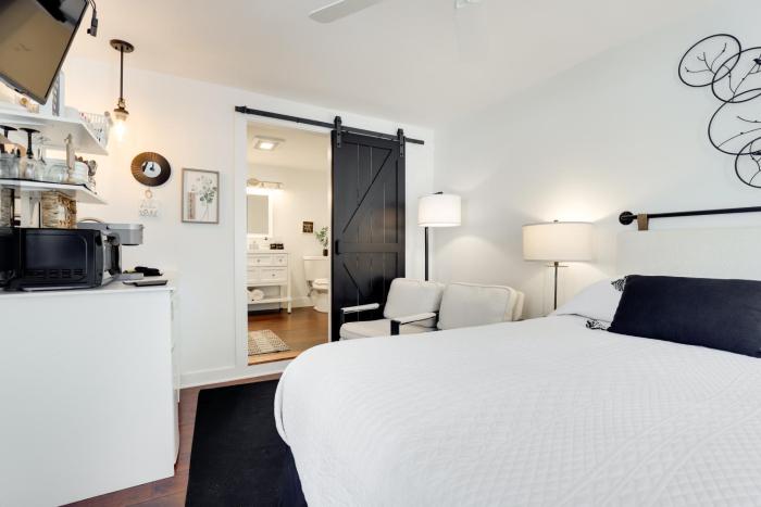 Walkable Studio on Historic Hammondsport Property!