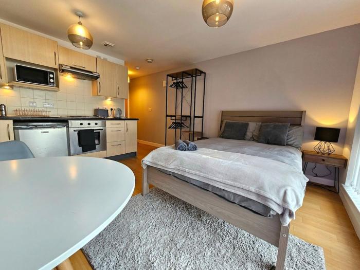 Modern studio apartment in Gunwharf