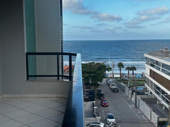 B028 - Cobertura com vista para o mar em Bombinhas