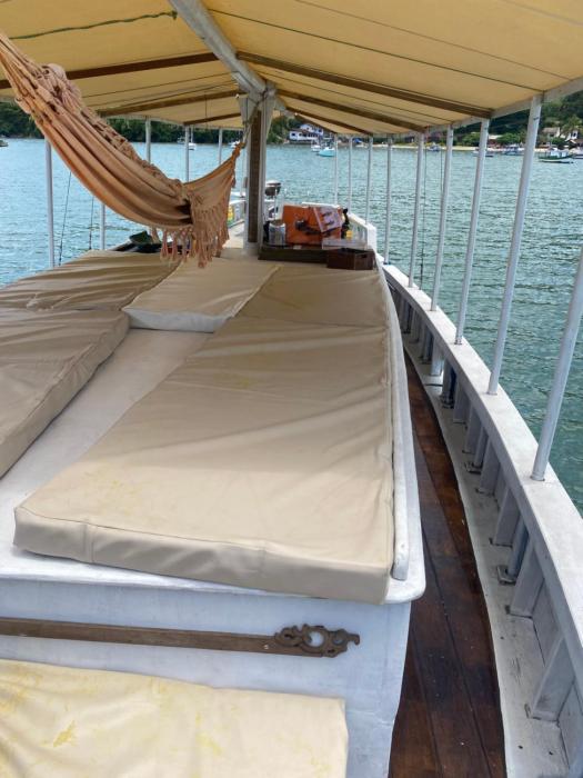 Escuna Costa Verde I para passeios durante o dia