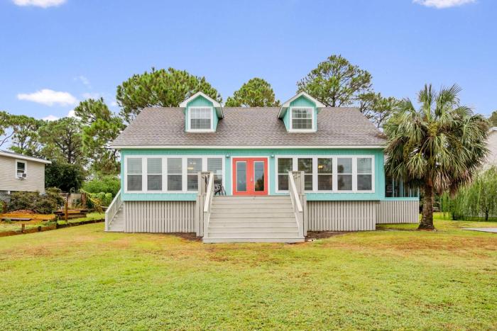 Spacious Audubon Home in Colony Cove w Water Views