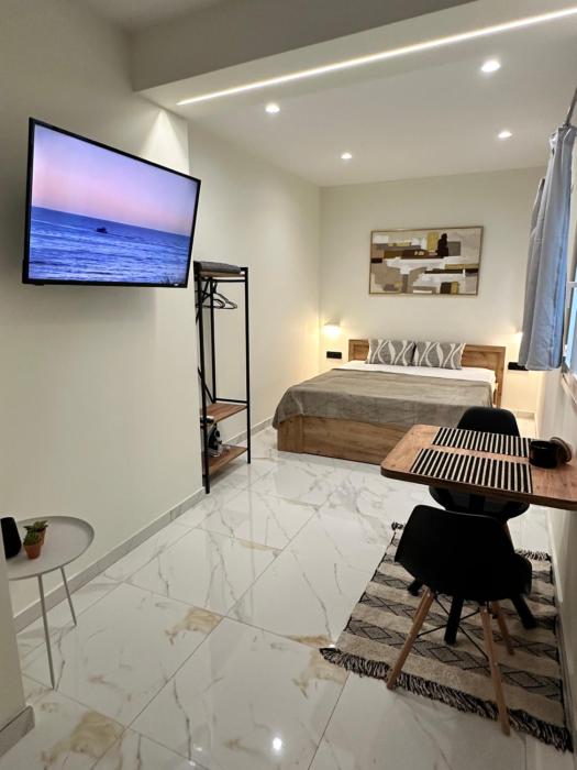 The Lux Den of Zante