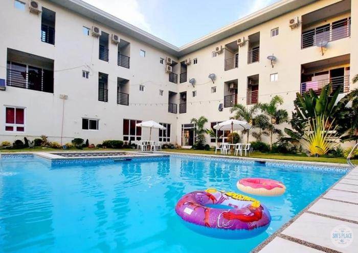 Three Ms Hotel and Restaurant