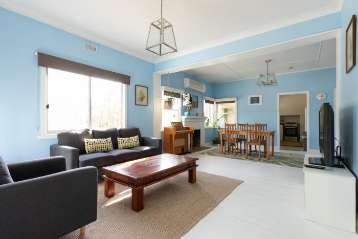 Cosy, historic and affordable entire cottage - 3 bedroom, 2 bathroom - 5kms from Castlemaine, 2kms from Calder