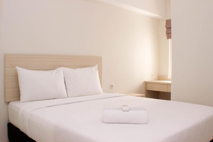 Nice and Comfy 2BR Springlake Apartment near Summarecon Bekasi By Travelio