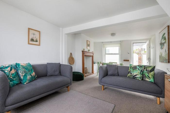 Seaside home tucked one row back from Deal beach