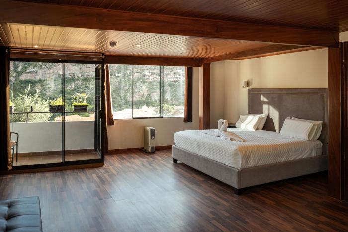 Hotel California Urubamba