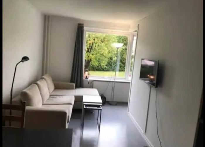 Cozy apt by subway, parking