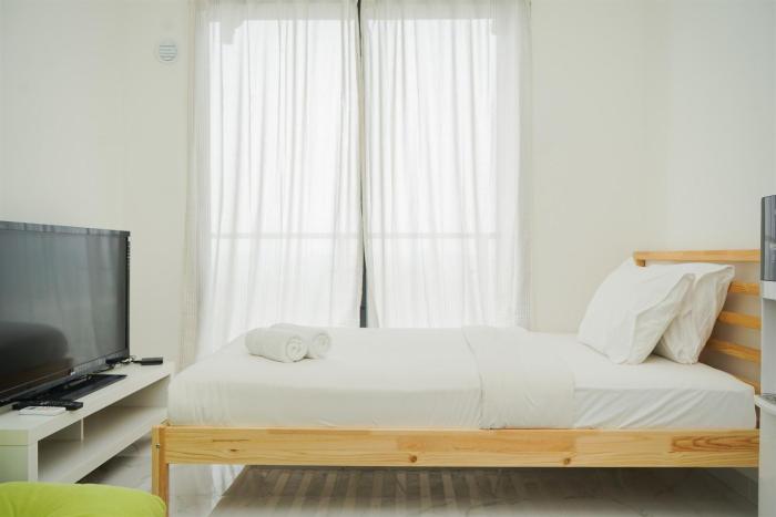 Studio Room with Comfortable Design at Sky House BSD Apartment By Travelio